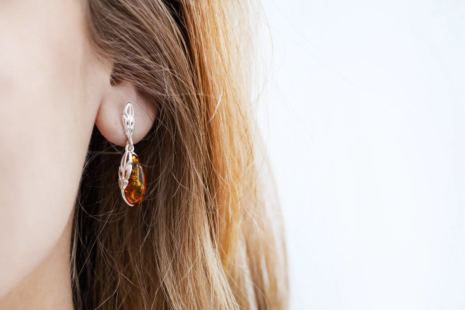 Elegant Oval Dangle Earrings with Amber Stone - Perfect for Any Occasion