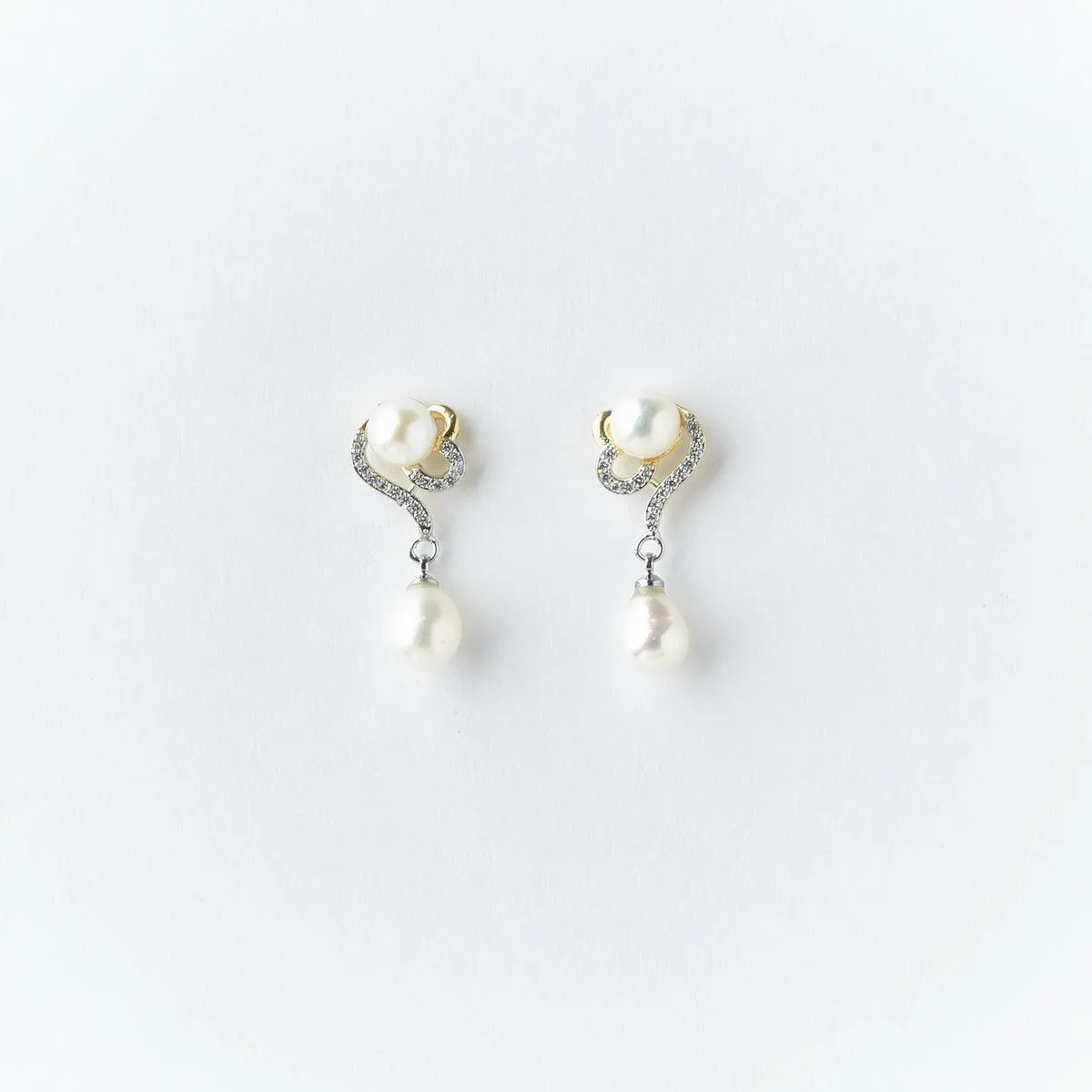 Elegant Pearl Hanging Earring