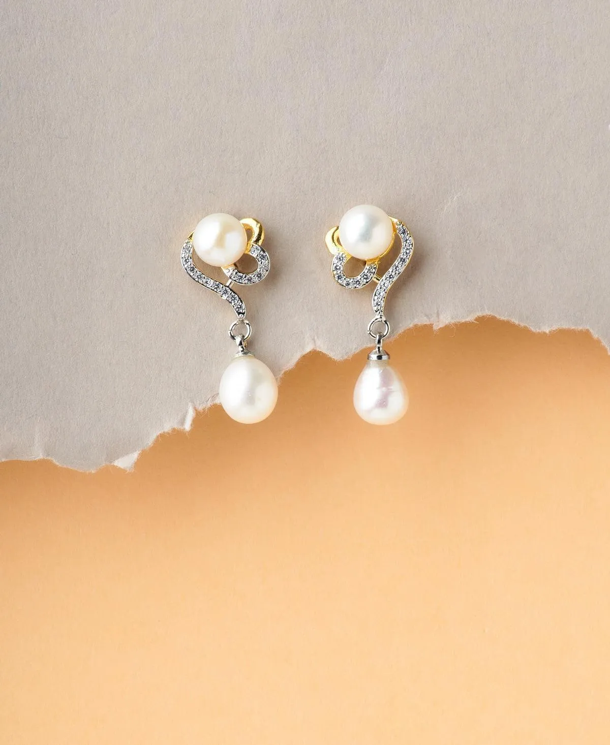 Elegant Pearl Hanging Earring