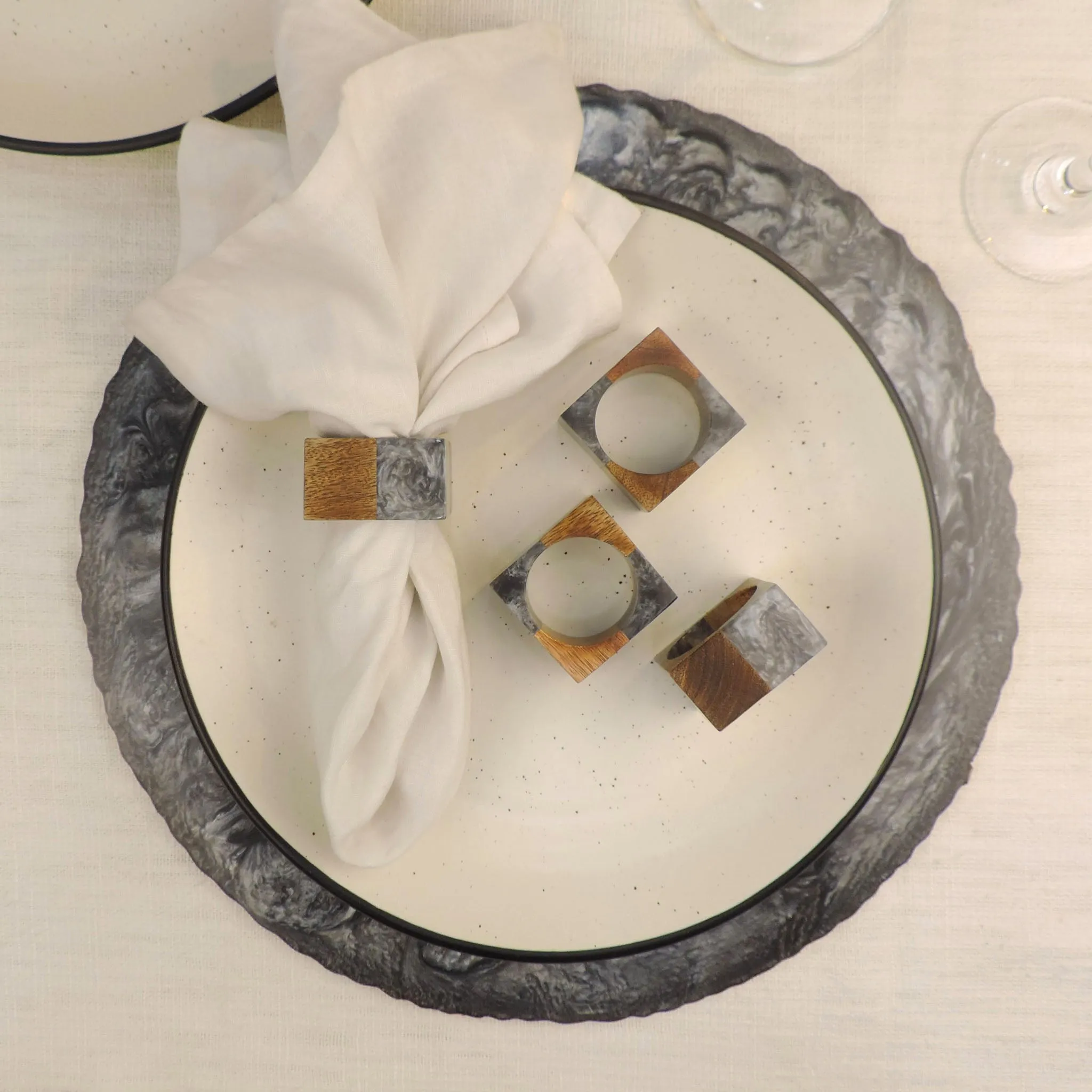 Natural Mango Wood Resin Napkin Ring in Grey, Set of 4