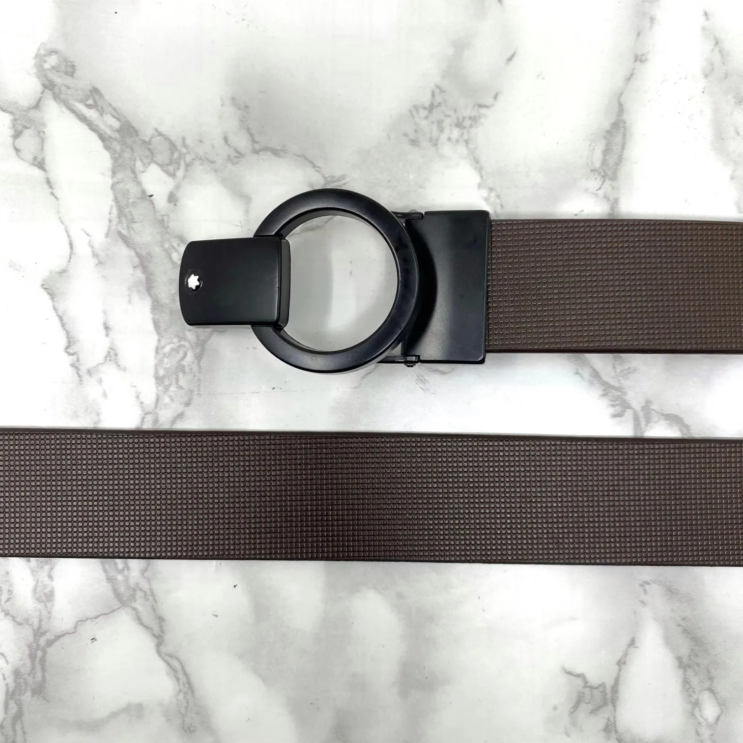 Round Lock Pattern Pressing Buckle With Leather Strap-JonasParamount